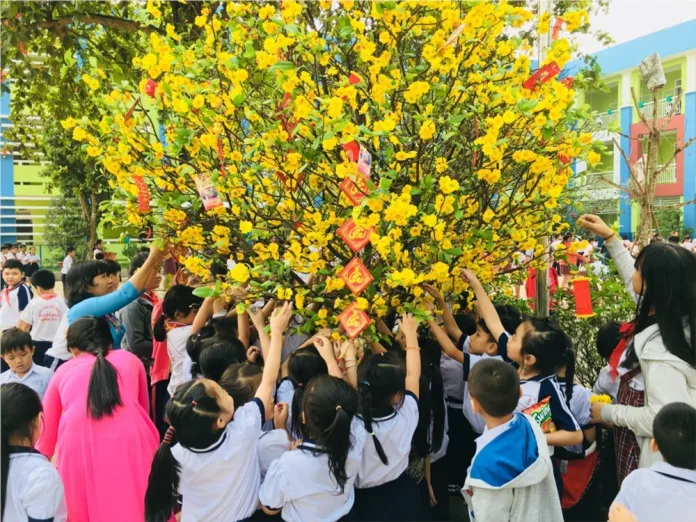 Hái lộc đầu năm là gì? Ý nghĩa của việc hái lộc đầu năm